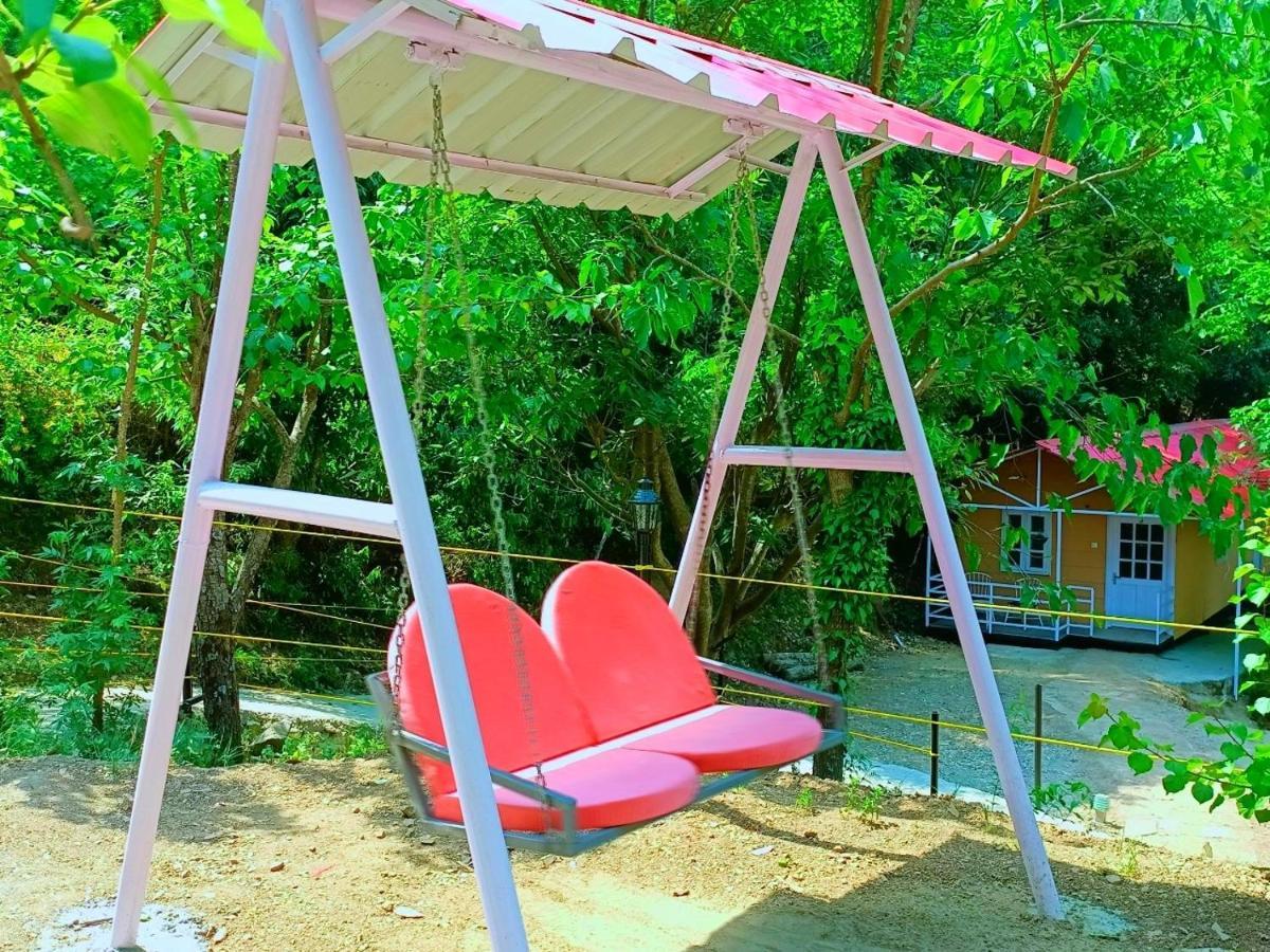 Aamod At Shoghi Luxury Cottage Resort Shimla Exteriör bild