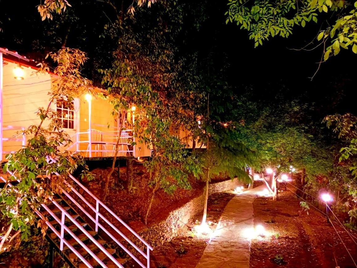 Aamod At Shoghi Luxury Cottage Resort Shimla Exteriör bild
